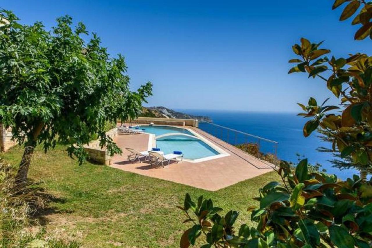Palaiokastro Villas 