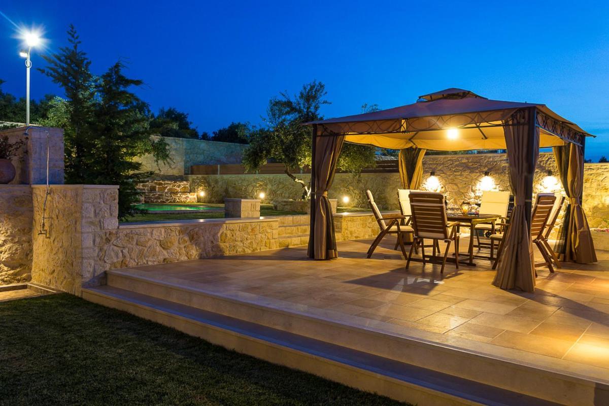 Roupes Villas 