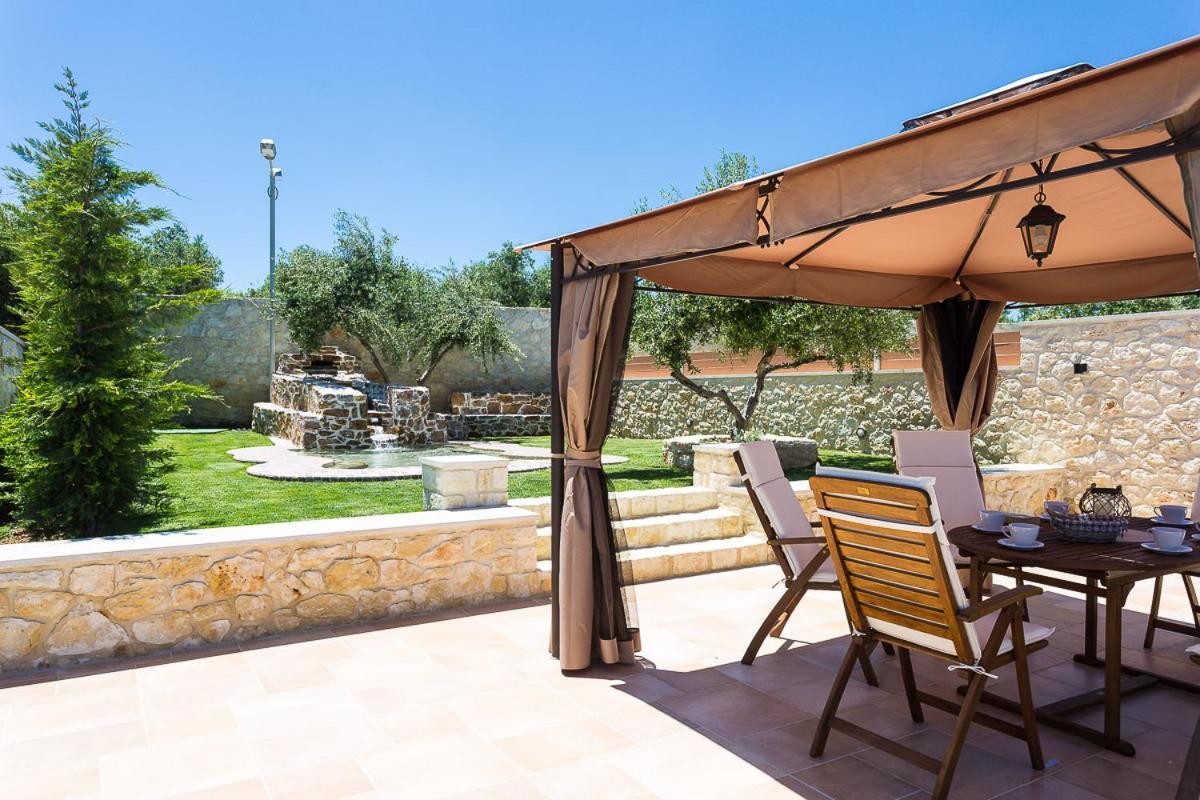 Roupes Villas 