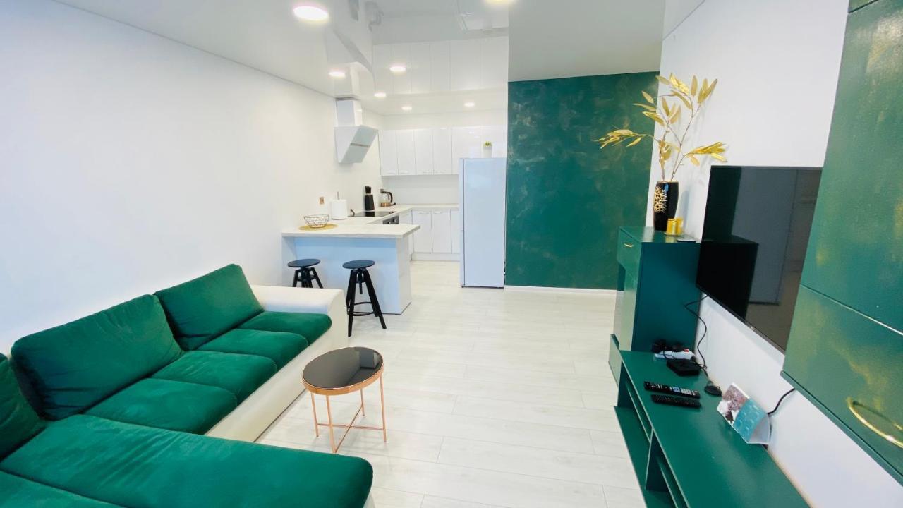 Green & White Apartament in Anyksciai