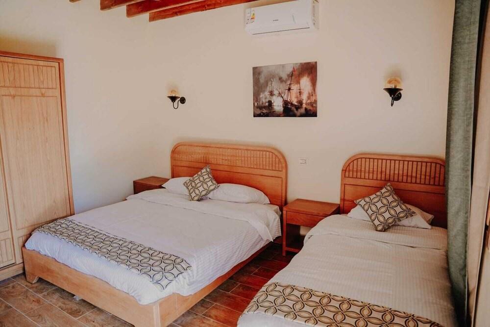 Tunis Pyramids Hotel