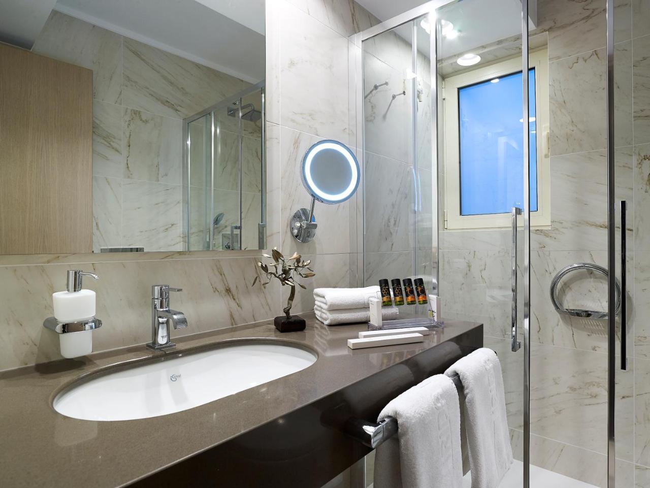 Irida Hotel 3 *