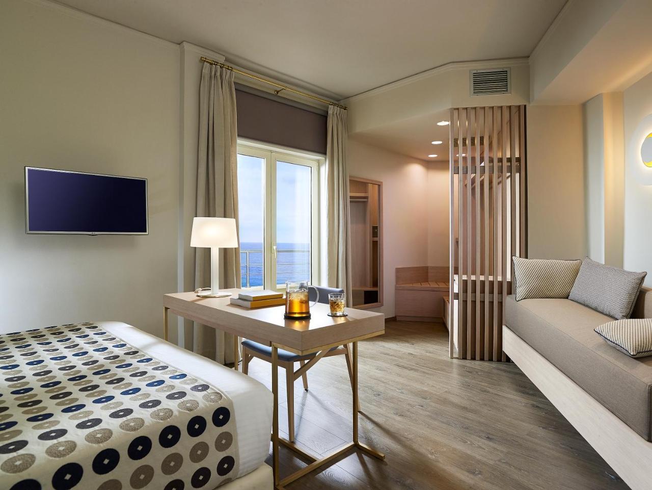 Irida Hotel 3 *