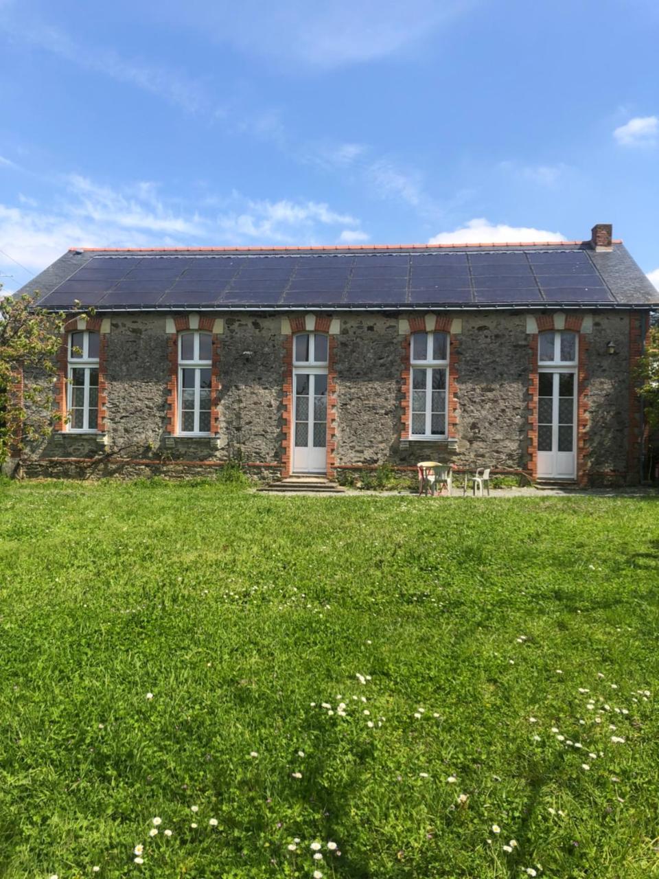 Gite -Belle Maison Dans Une Ancienne Ecole-Tarif Reduit Hors We ! em Chemille-en-anjou