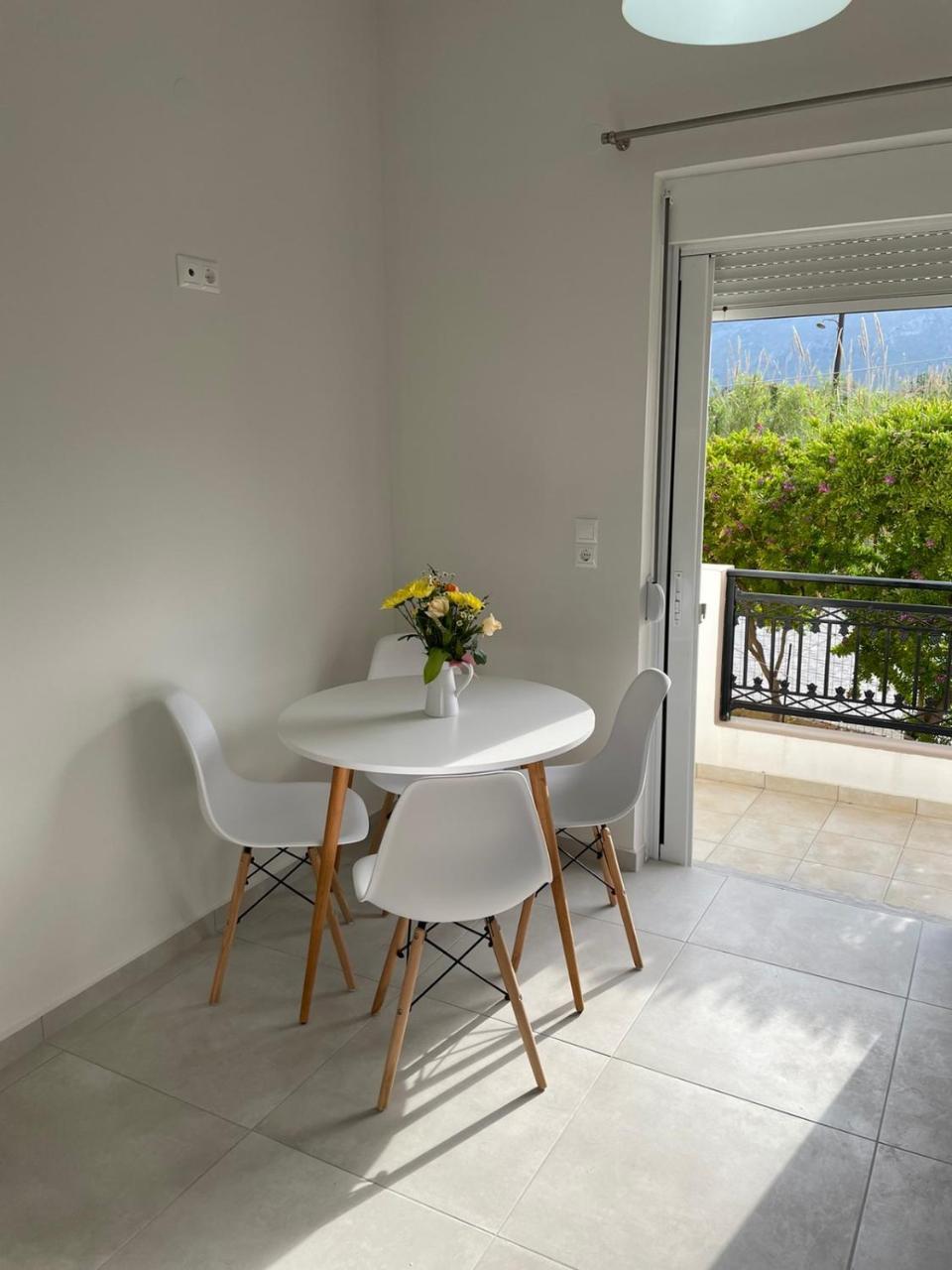 Yannis Apartments 