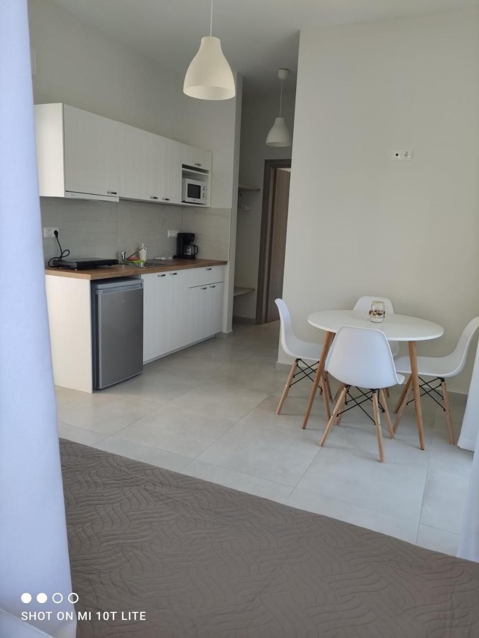 Yannis Apartments 