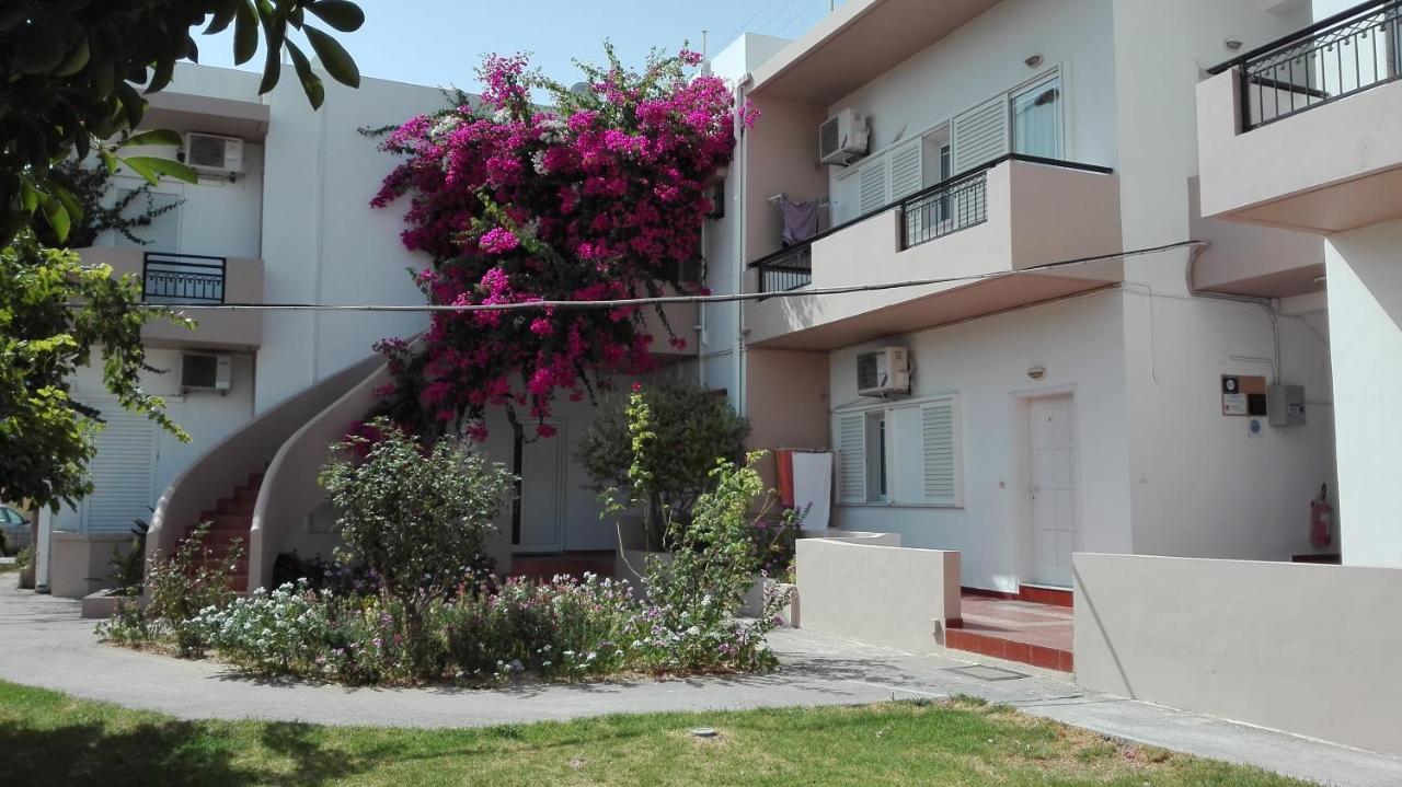 Yannis Apartments 