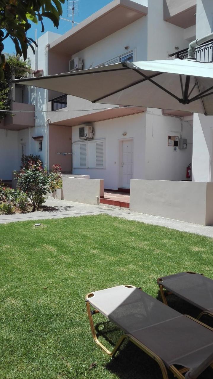 Yannis Apartments 