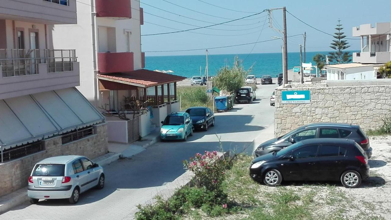 Yannis Apartments 