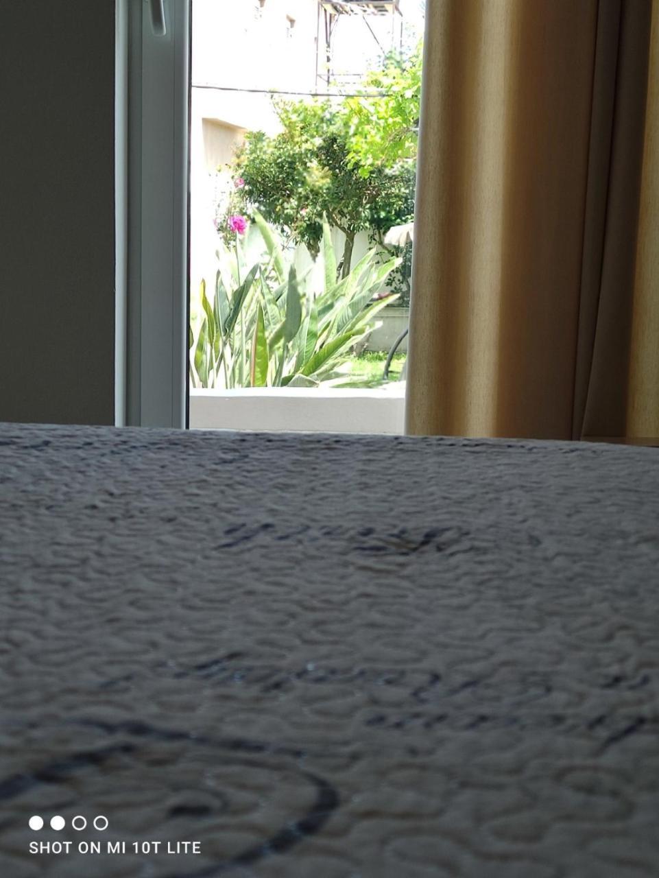 Yannis Apartments 