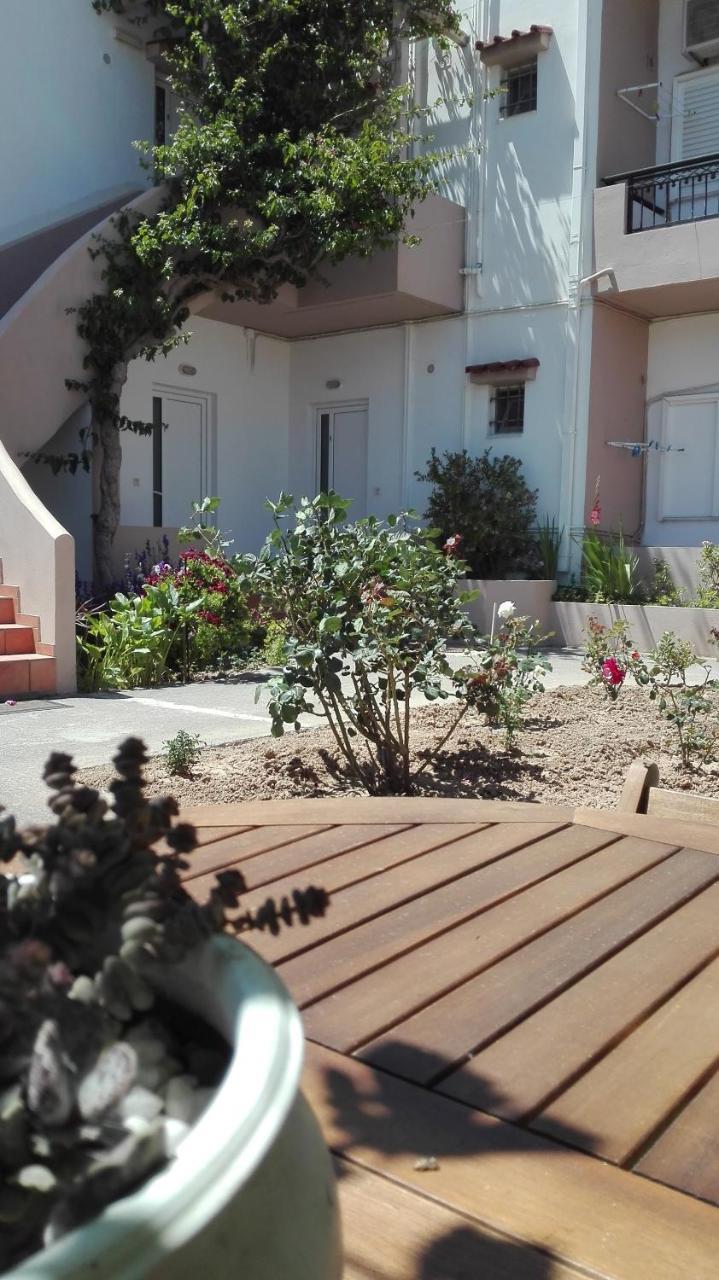 Yannis Apartments 
