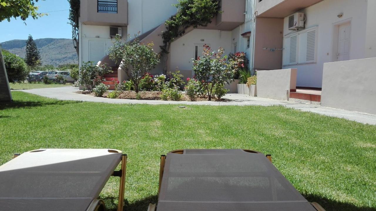 Yannis Apartments 