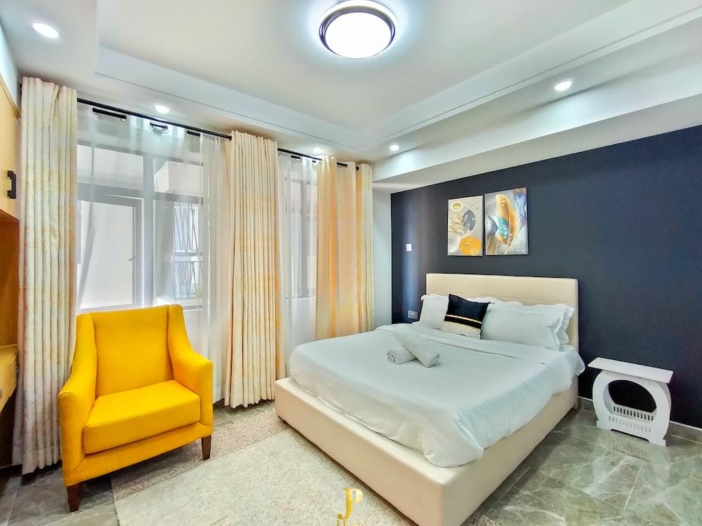 Lux Suites Heartland Business Apartments
