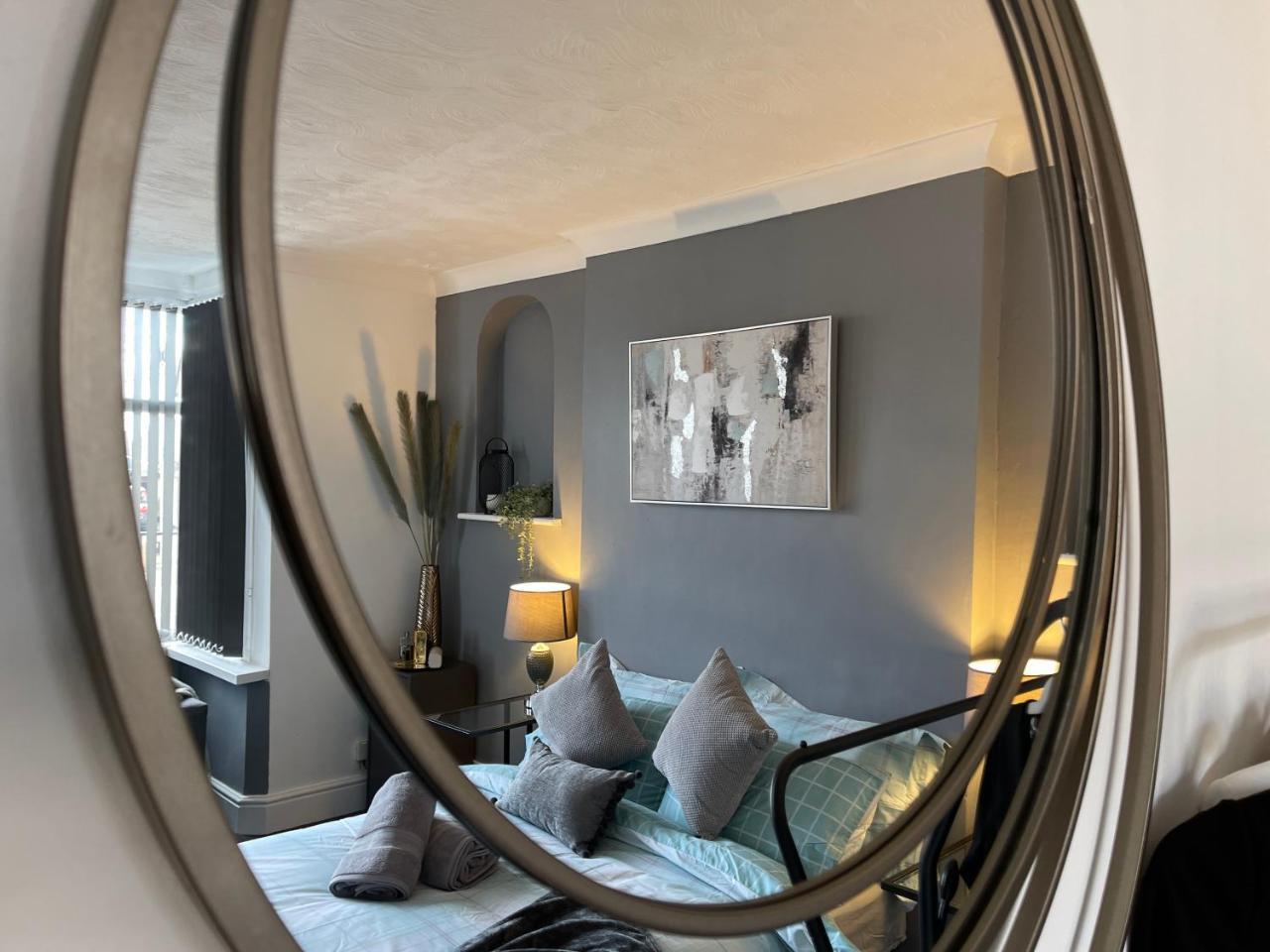 Casa Lobo's Beautiful Suites Apartment 1 Free Offroad Parking in Wolverhampton