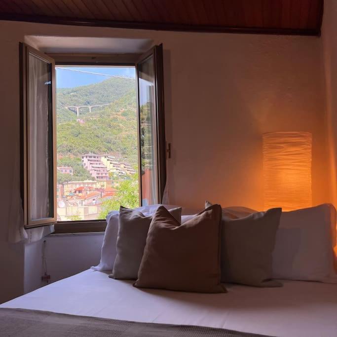 Historic Downtown Home by the Sea with King Bed in Monterosso-al-mare
