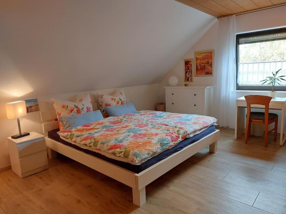 Große, Helle Wohnung Mit Sonnigem Balkon em Mechernich