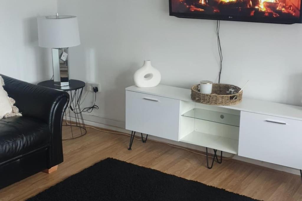 A&S Properties, No Guest Fees, with Drive And Near City Centre in Wolverhampton