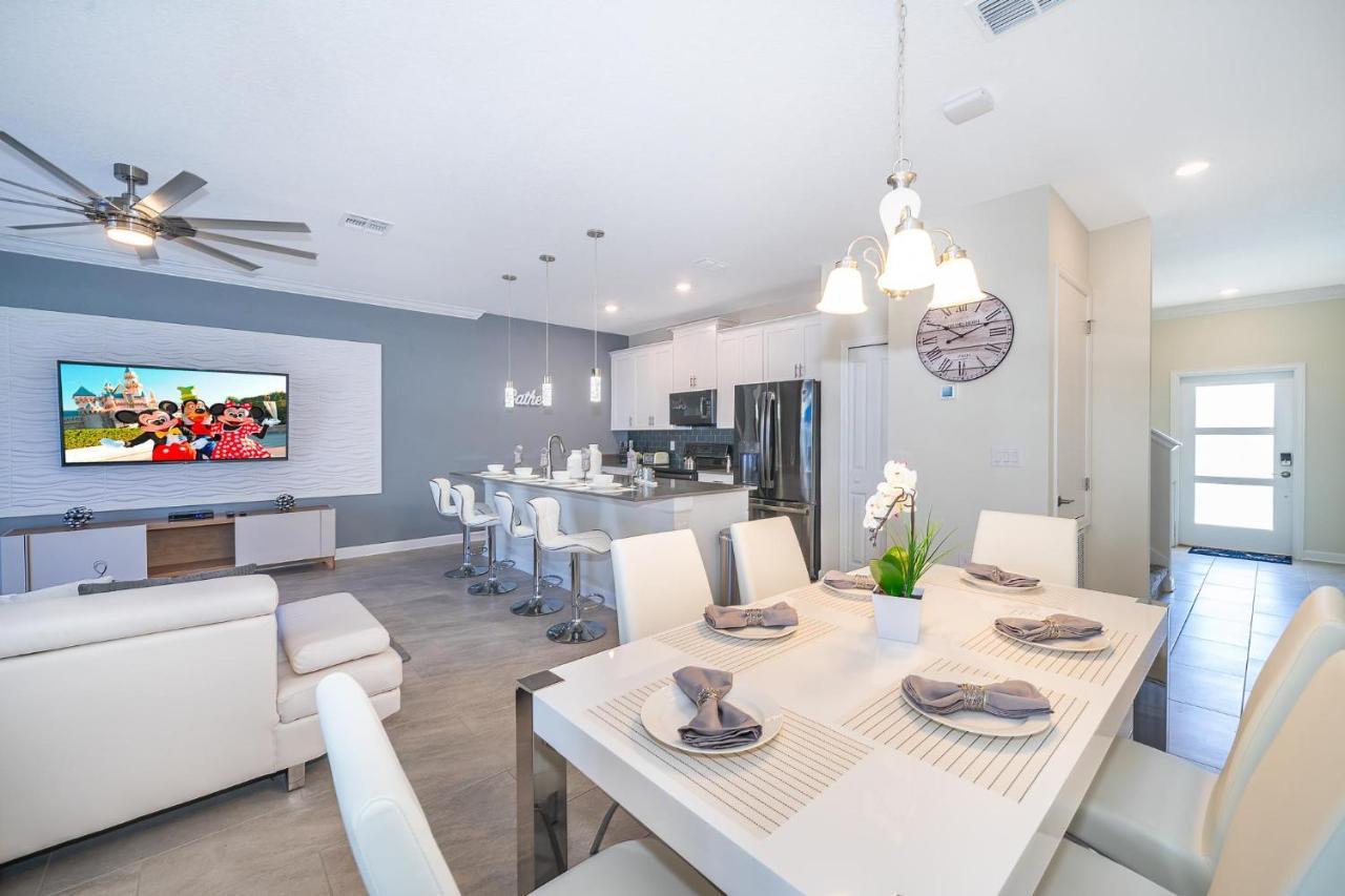 4313sl Townhouse 4 Bedrooms & 3 Bathrooms + Pool