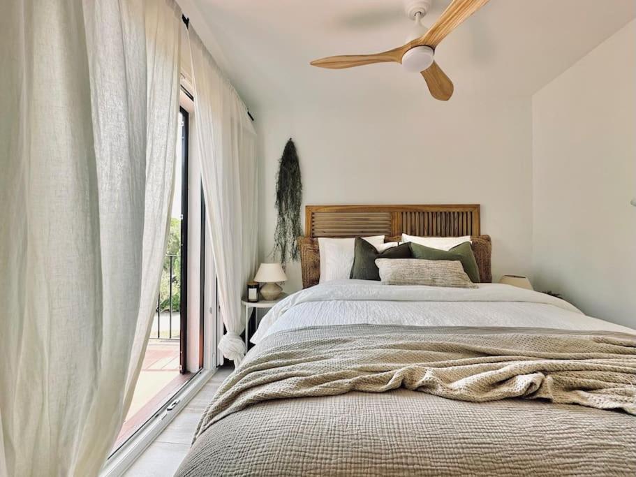 The Golden Oak in Calella Centre - 100m From Beach à Calella-d-palafrugell