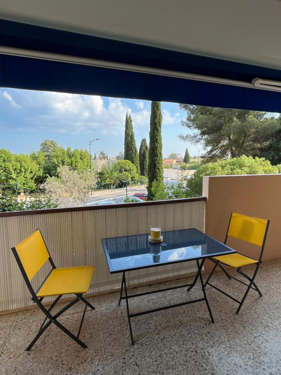 T2 Avec Terrasse & Parking a 5 Min du Centre, 10 Min Des Plages à Hyeres