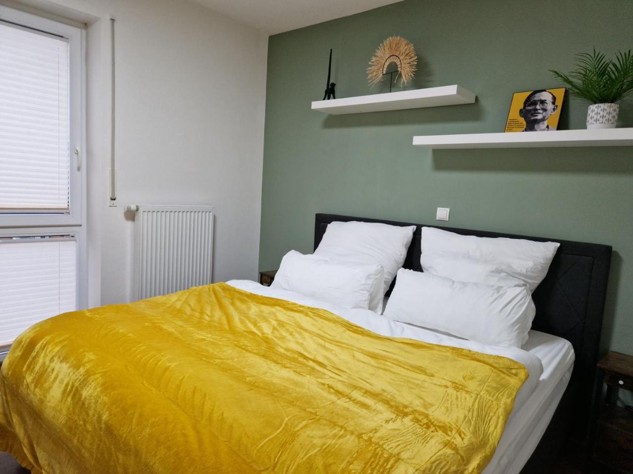 Cozy Apartment: Design Superior Suite Zentral - Kuche - Balkon em Cloppenburg