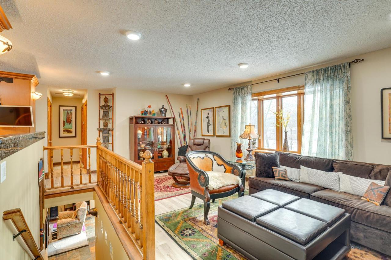 Charming Savage Home with Yard 18 Mi To Minneapolis em Savage