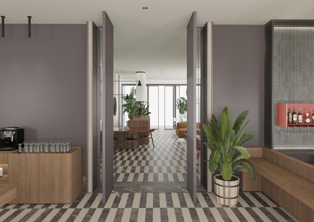 Infinity Hotel & More
