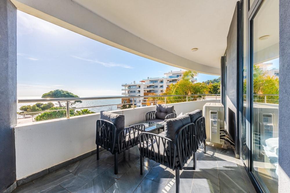 White Hill Suite By Ps