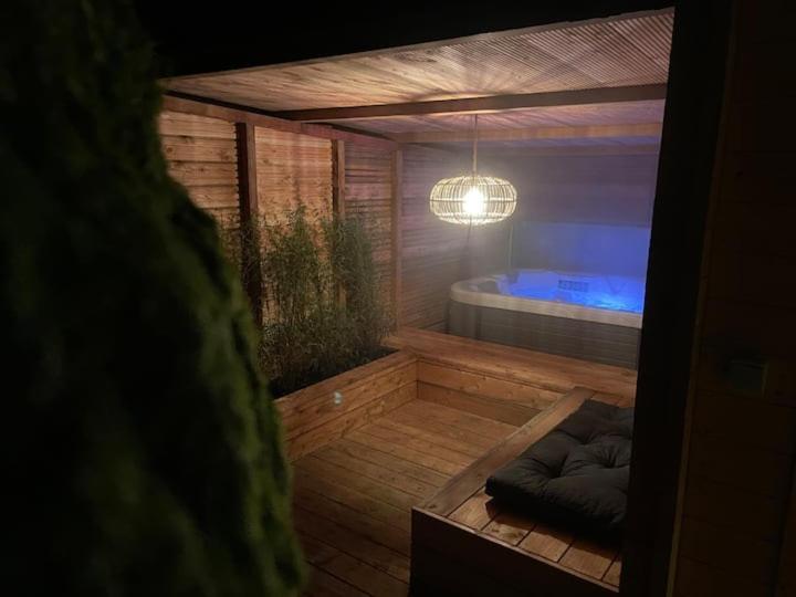 Cabane Bien Belge Avec Cinema Et Jacuzzi em Walloon-brabant-region