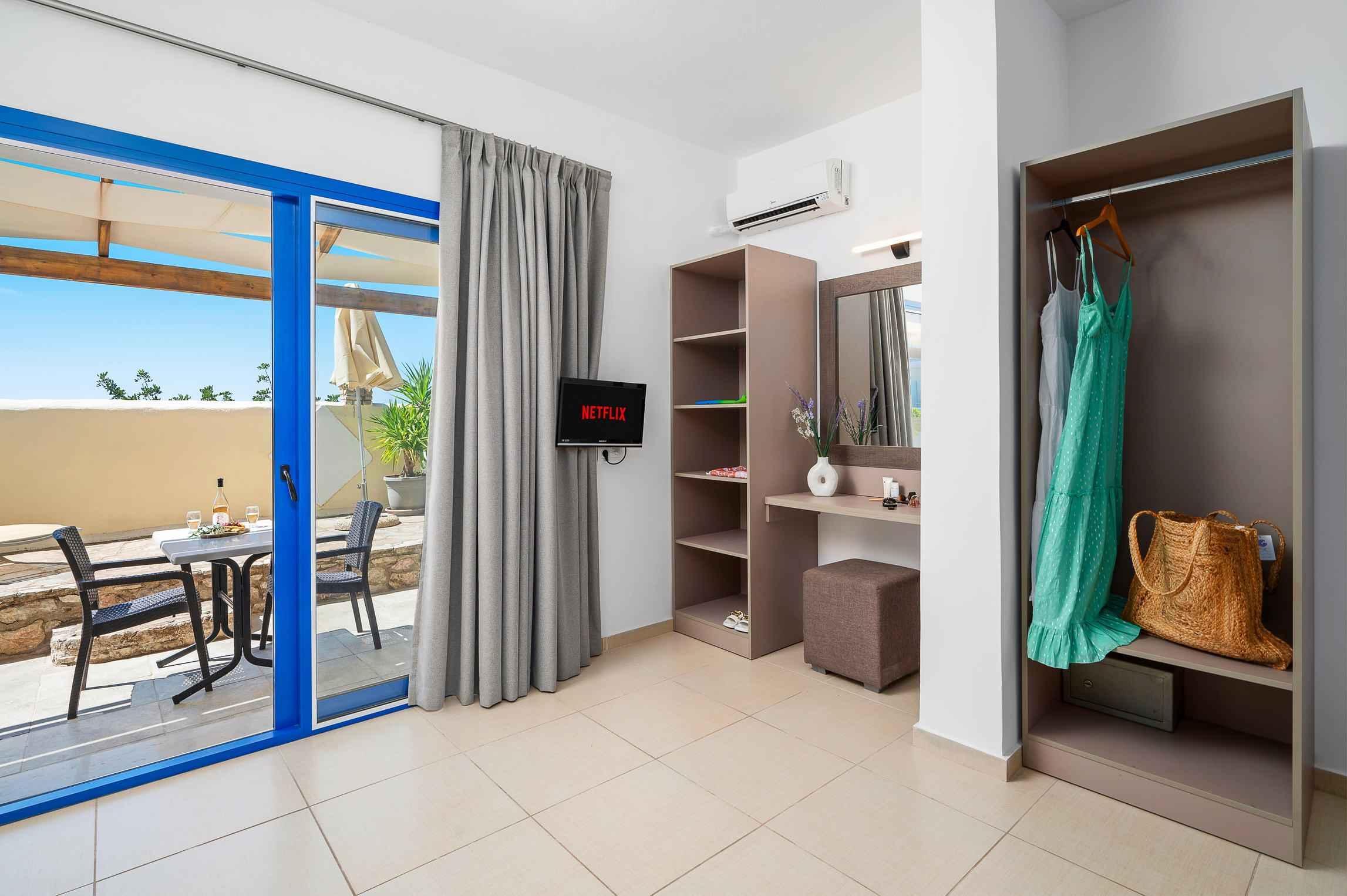 Ariadne Apartments & Studios 3 *