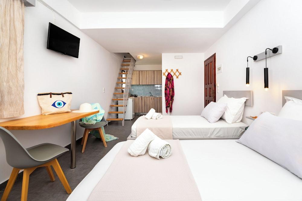 Marina\'s Studios 2 * Marina\'s Studios 2 *