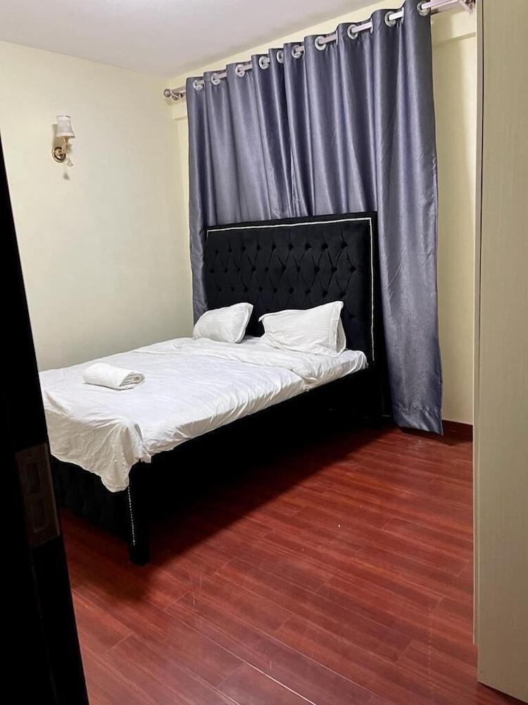Lux Suites Mango Court Apartments