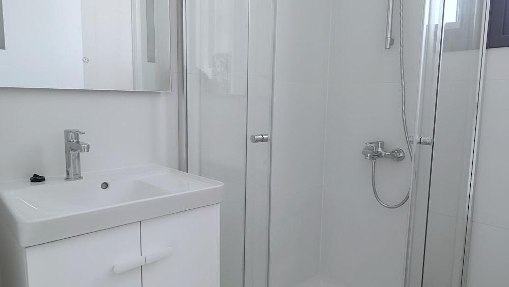 Larvella Estia Luxury Suites