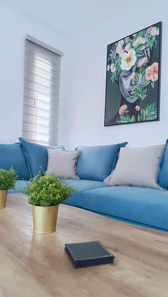 Larvella Estia Luxury Suites