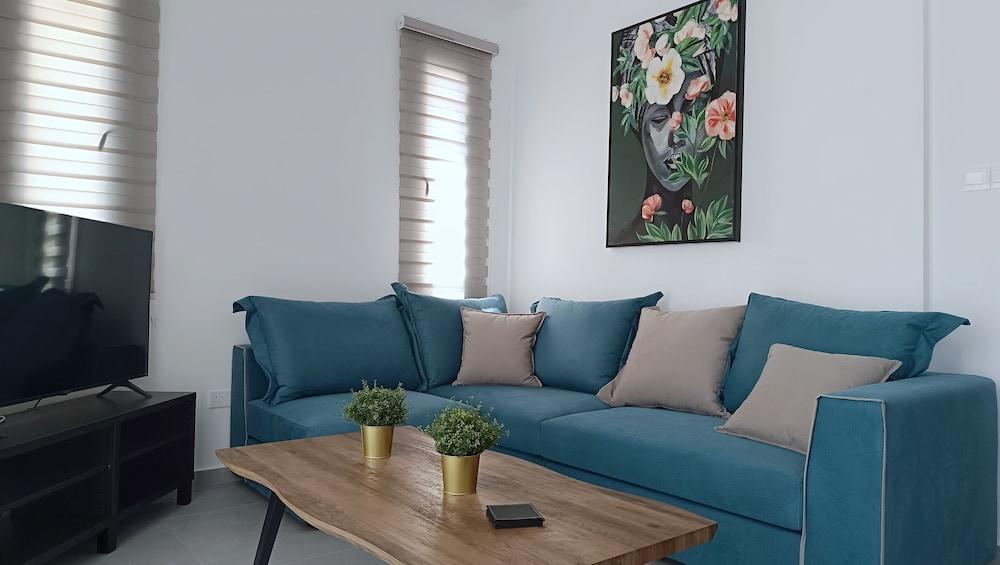 Larvella Estia Luxury Suites