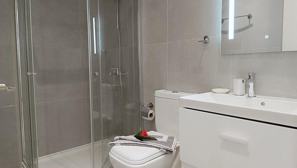 Larvella Estia Luxury Suites