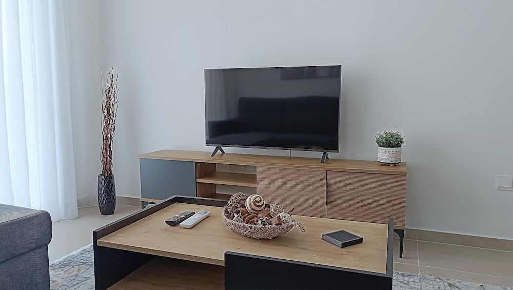 Larvella Estia Luxury Suites