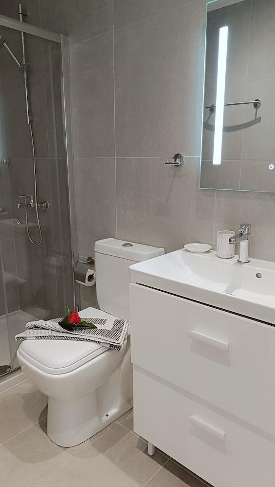 Larvella Estia Luxury Suites