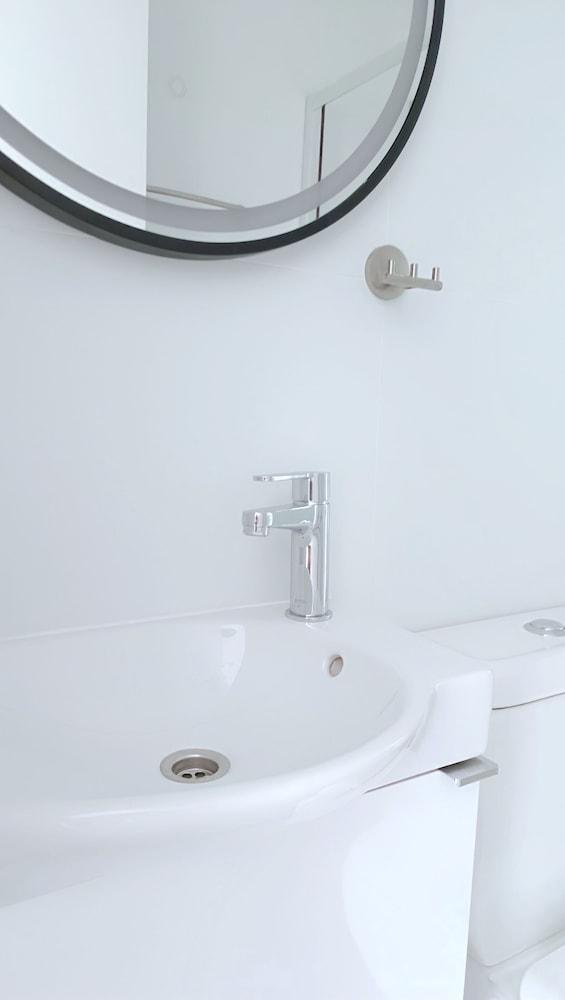 Larvella Estia Luxury Suites