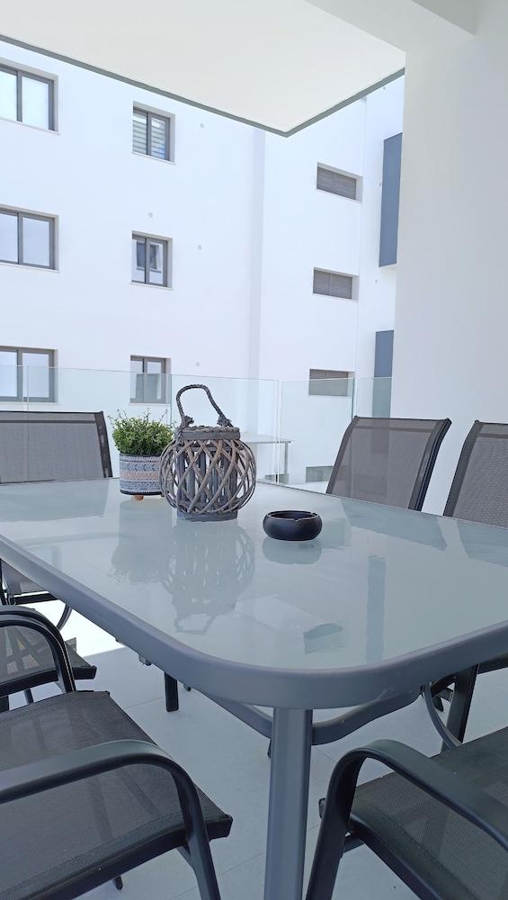 Larvella Estia Luxury Suites