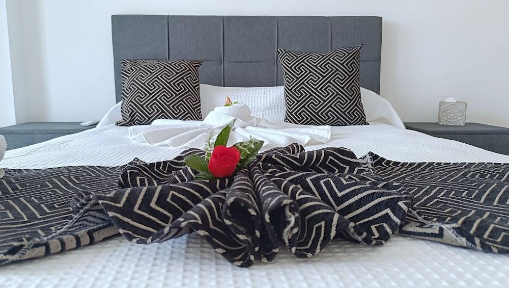 Larvella Estia Luxury Suites