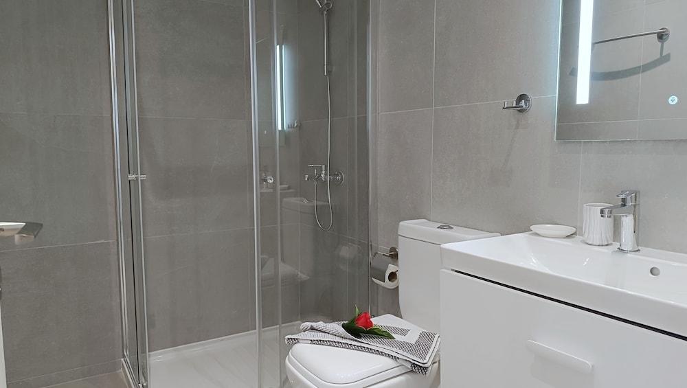 Larvella Estia Luxury Suites