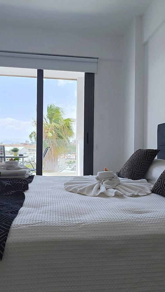 Larvella Estia Luxury Suites