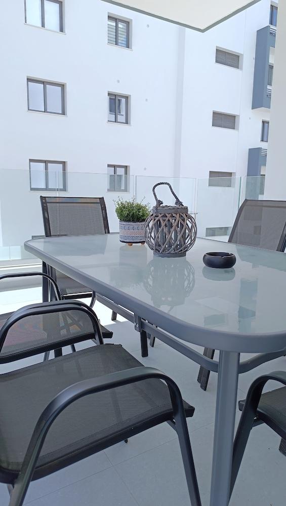 Larvella Estia Luxury Suites