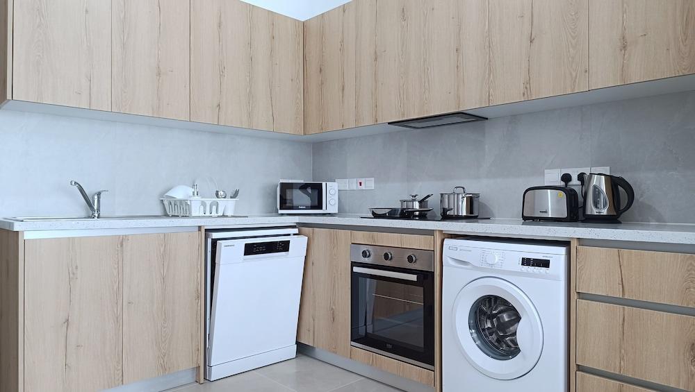 Larvella Estia Luxury Suites