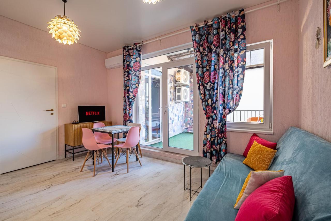 Flamingo Top Center Apartment