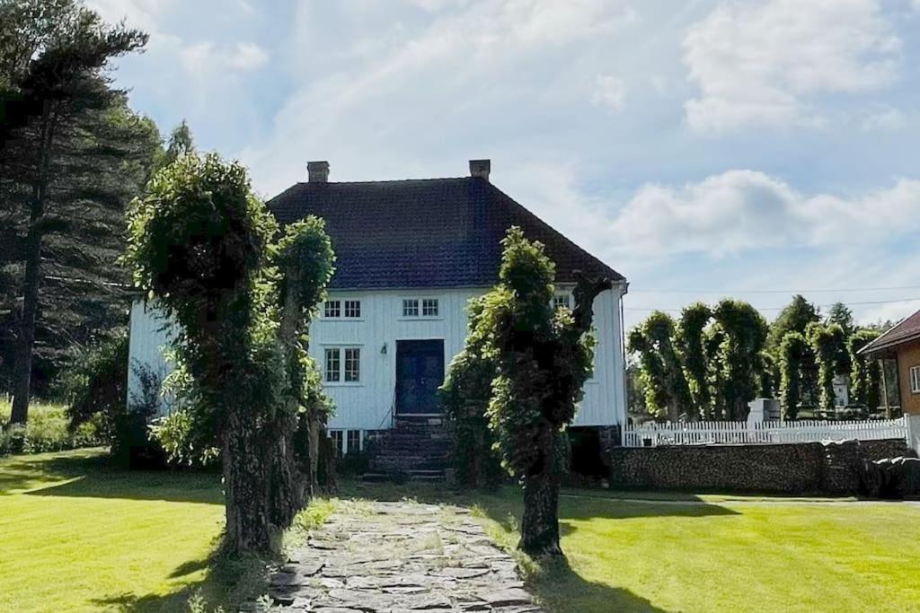 Bosvik Gard, Nyrenovert Leilighet I Hovedhus Fra 1756 à Aust-agder-region