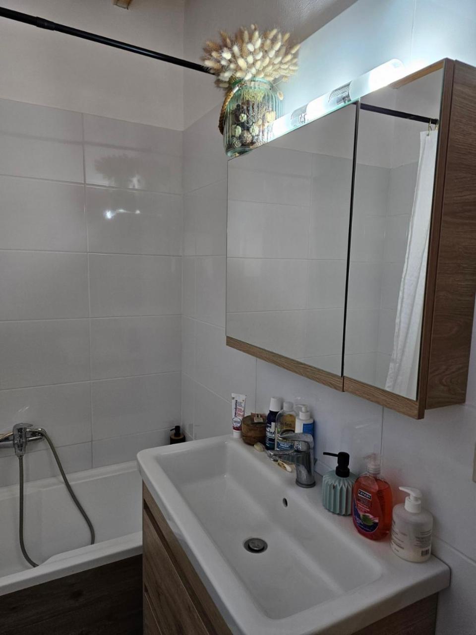 Arianna Apartments  Arianna Apartments