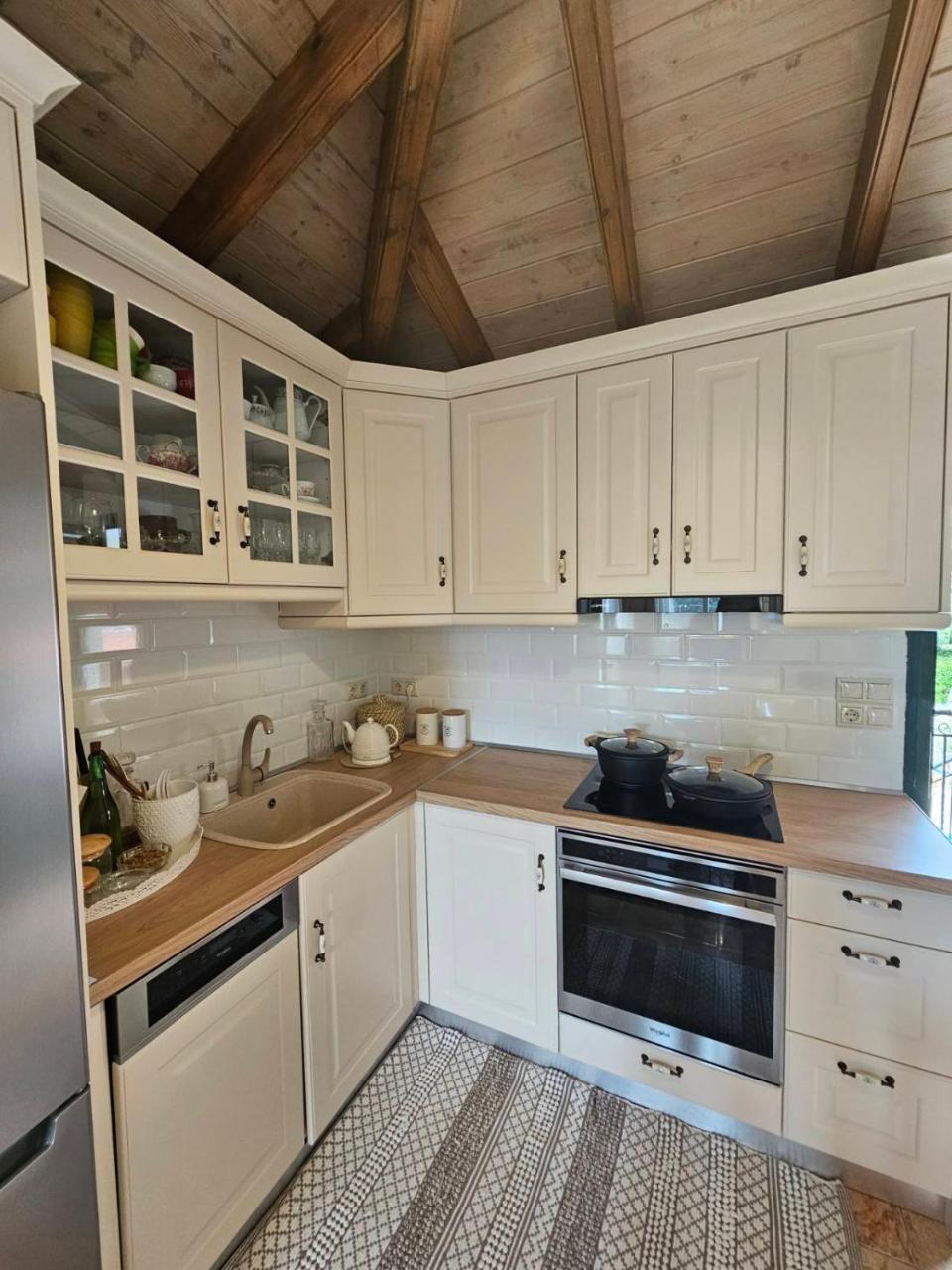 Arianna Apartments  Arianna Apartments