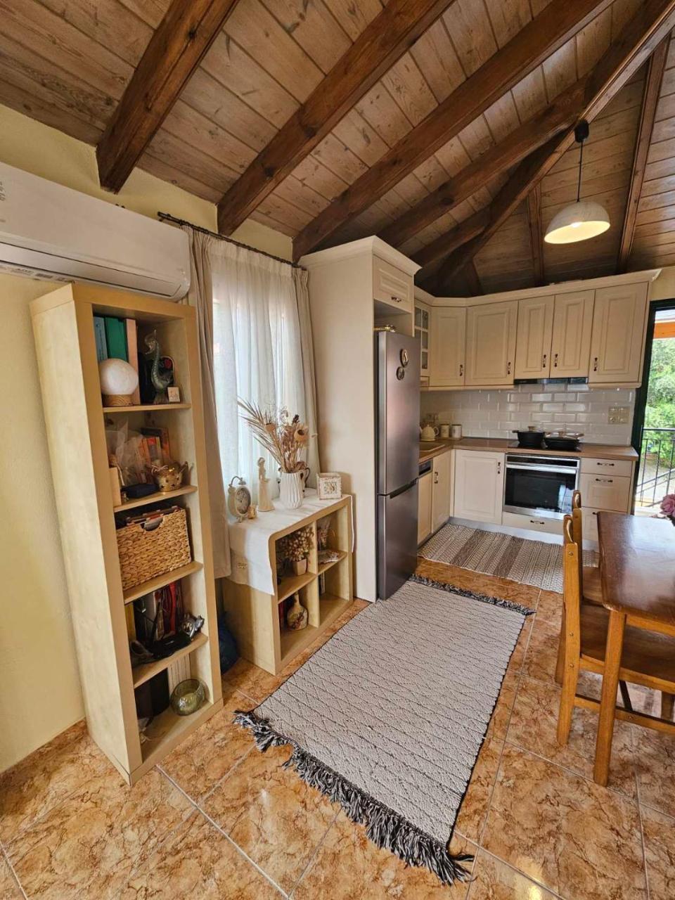 Arianna Apartments  Arianna Apartments